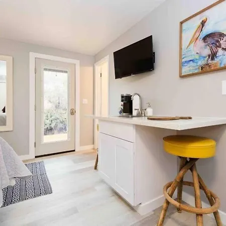 #Stayinmydistrict Hyde Park King Studio Suite